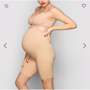 SKIMS Maternity Short in L/XL